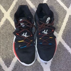 Kyrie 5 “friends”